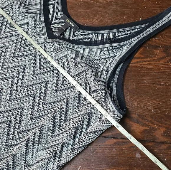 2PC Escada Ensemble - Picture 8 of 14